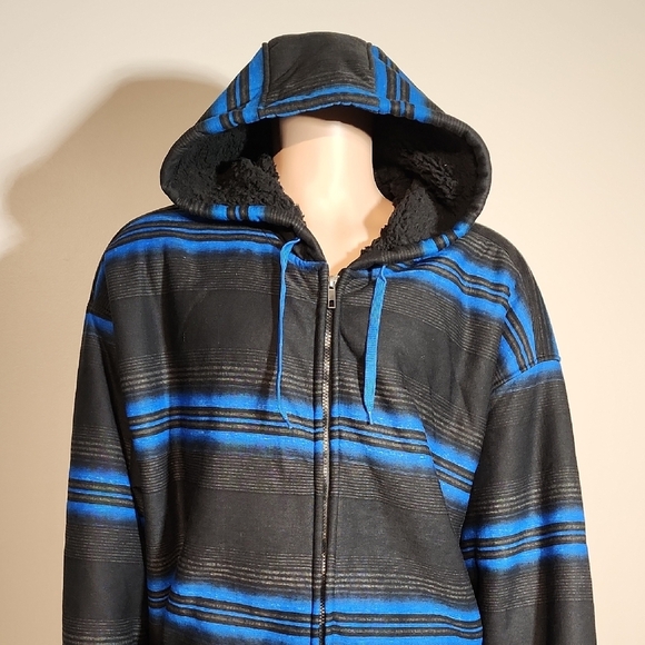 Men's Black and Blue Striped Zip-Up Sweater - Picture 7 of 8